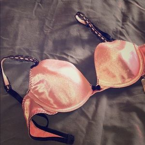 Victoria’s Secret 34B pink bra